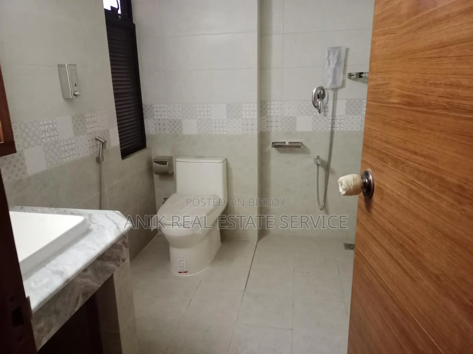Good Quality 4 Bedroom Un Farnised Flat Rent At Gulshan 2 in Gulshan