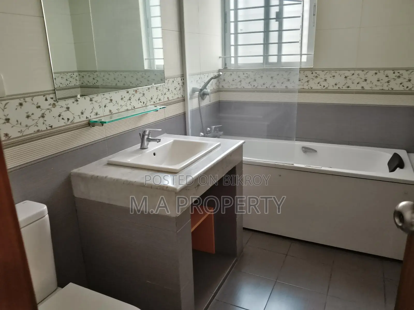 Duplex Apartment Rent 4-Bedroom 2-Car Park Gulshan in Gulshan