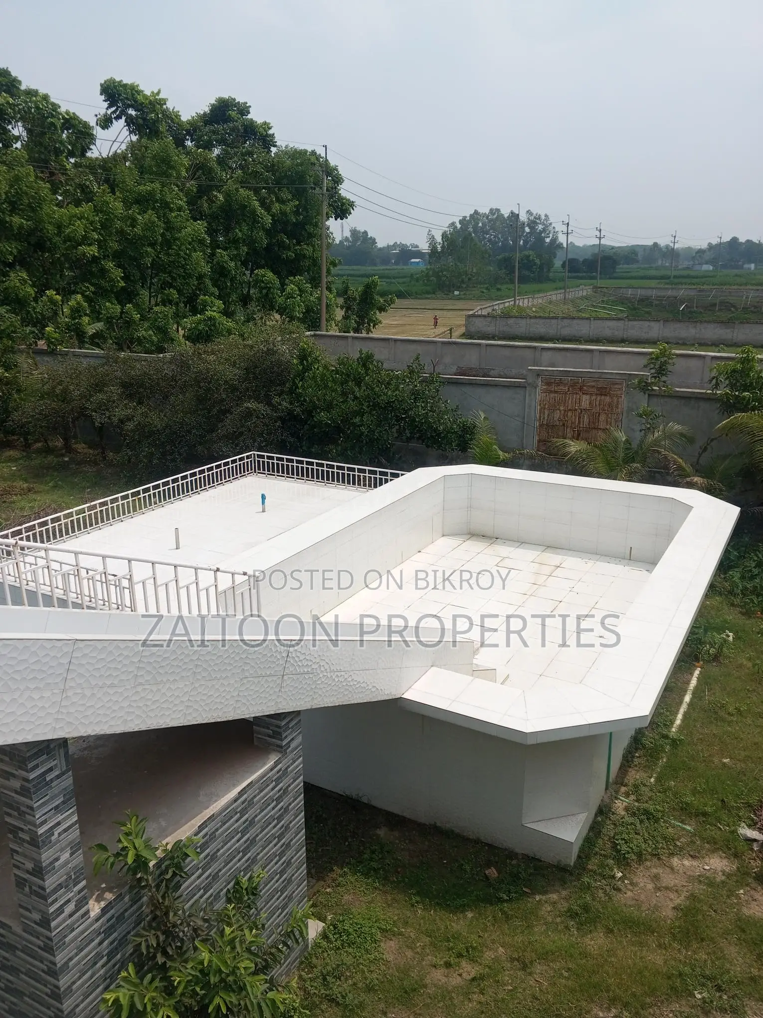 This luxurious bungalow could be your dream home. in Manikganj