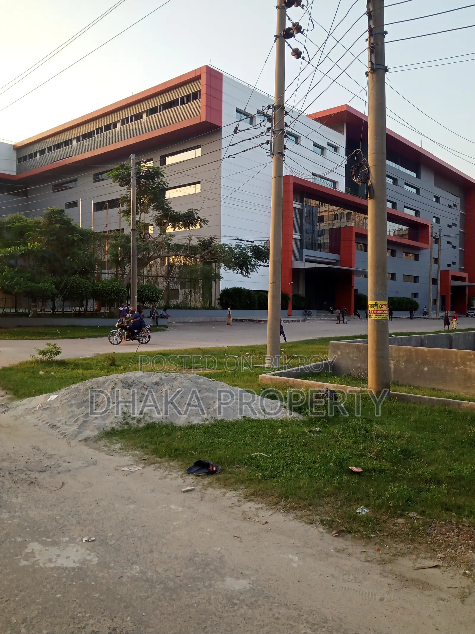 60ft Rd 3 Katha Lake View East at Sector-15/E in Uttara