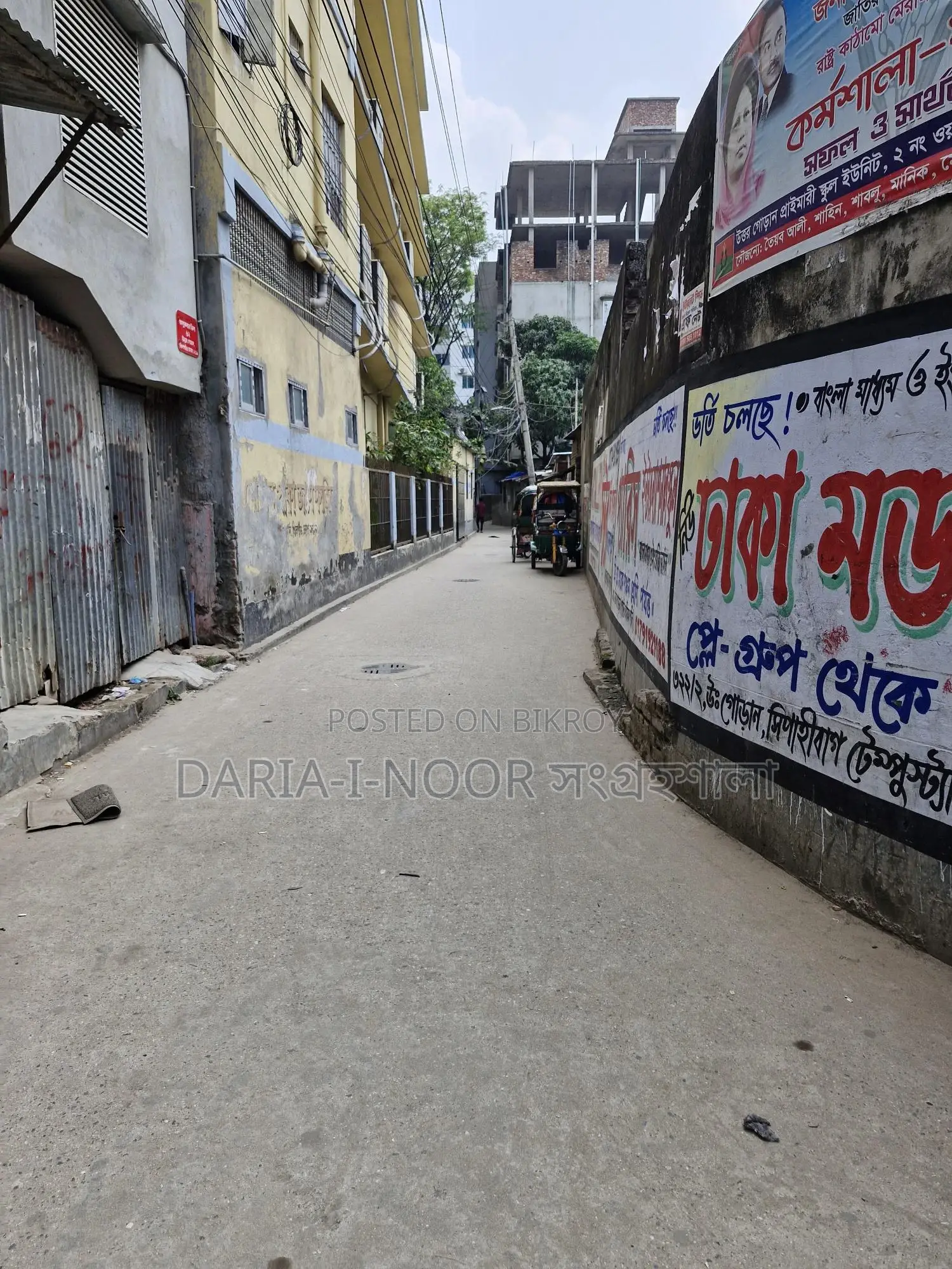 Old house for sale on 5 Katha land next to Goran Paka Jame Masjid in Khilgaon