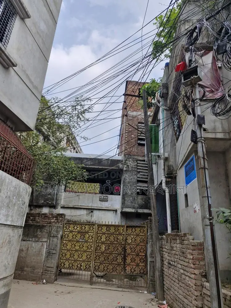 Old house for sale on 5 Katha land next to Goran Paka Jame Masjid in Khilgaon