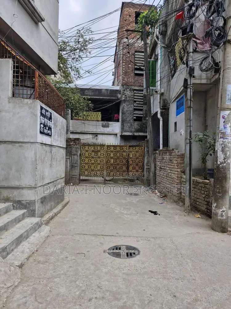 Old house for sale on 5 Katha land next to Goran Paka Jame Masjid in Khilgaon