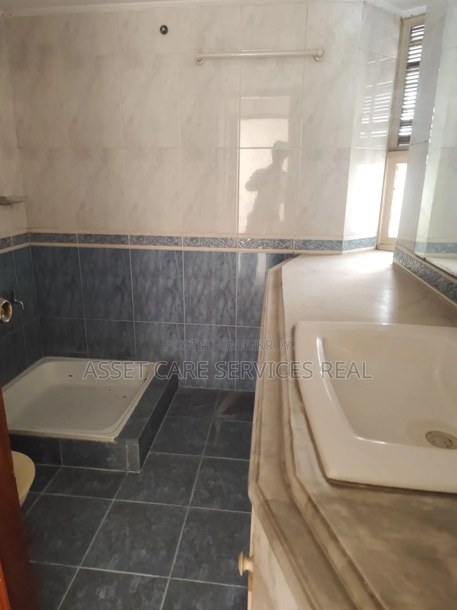 2250-Sqft Office Space for Rent in Baridhara Diplomatic Zone in Baridhara