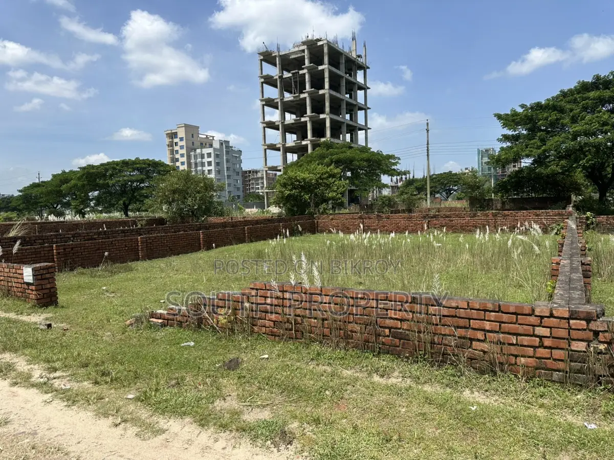 Block-M, (5+5)=10 Katha, South-Face, Bashundhara R/A in Basundhara