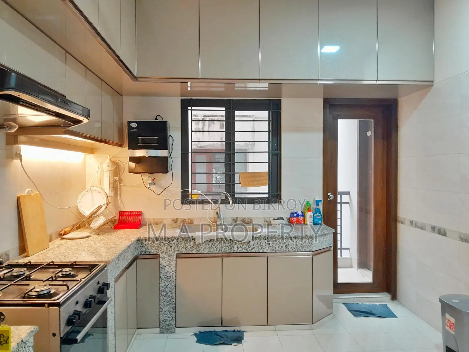 Fully furnished flat rent in baridhara in Baridhara