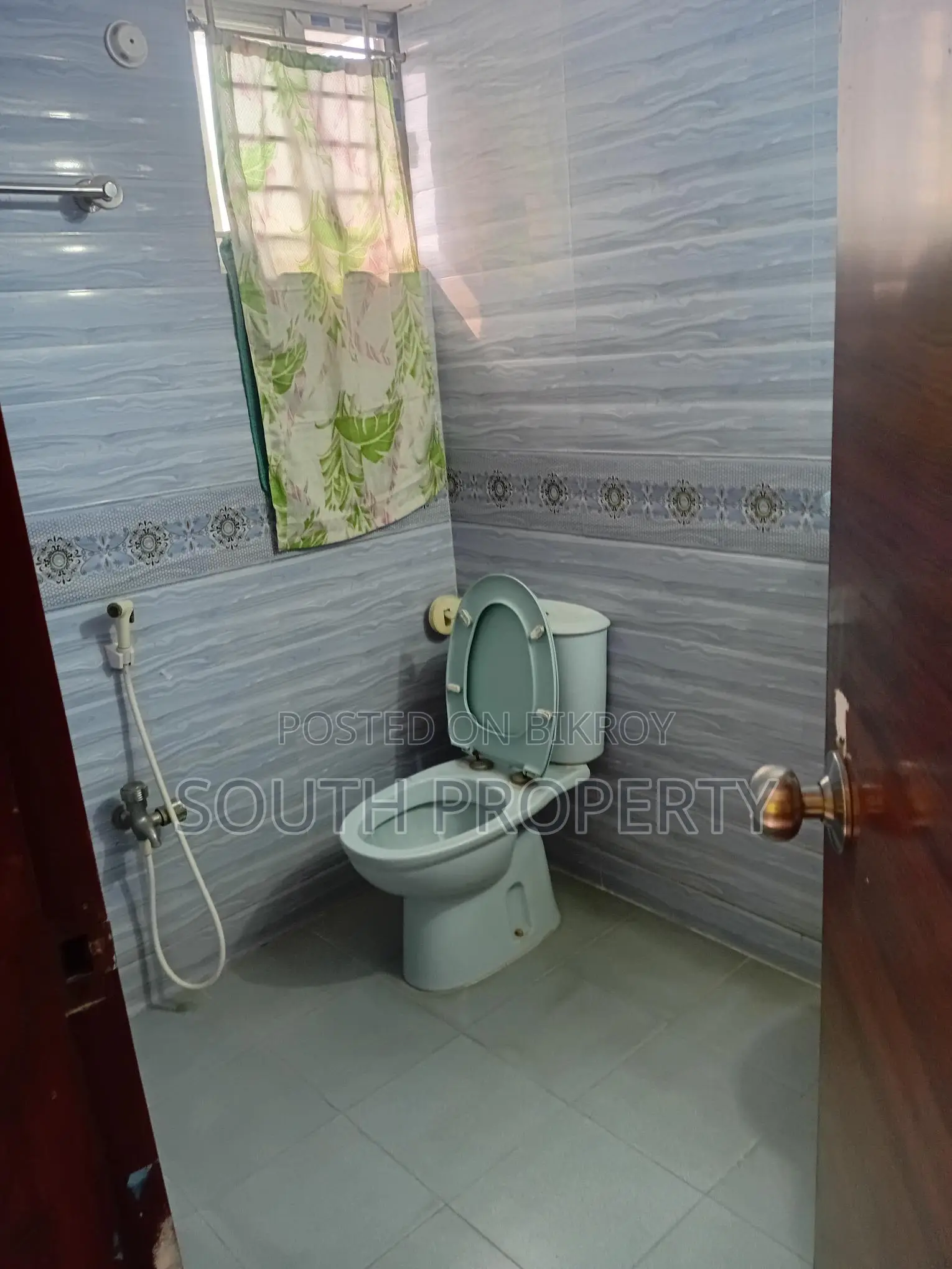 South facing Ready used 2100 sft flat for sale at Bashundhara C block. in Basundhara