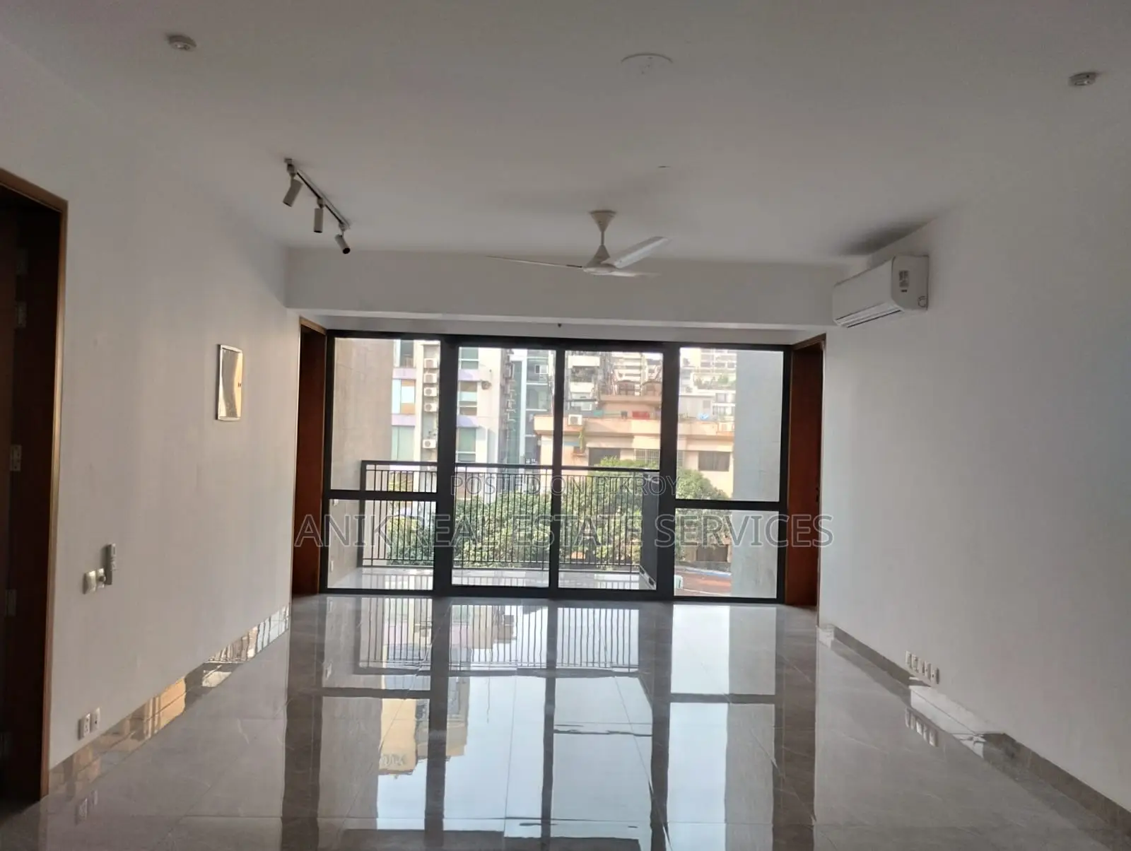 Modern 4 Bedroom Semi Farnised Flat Rent At Banani in Banani