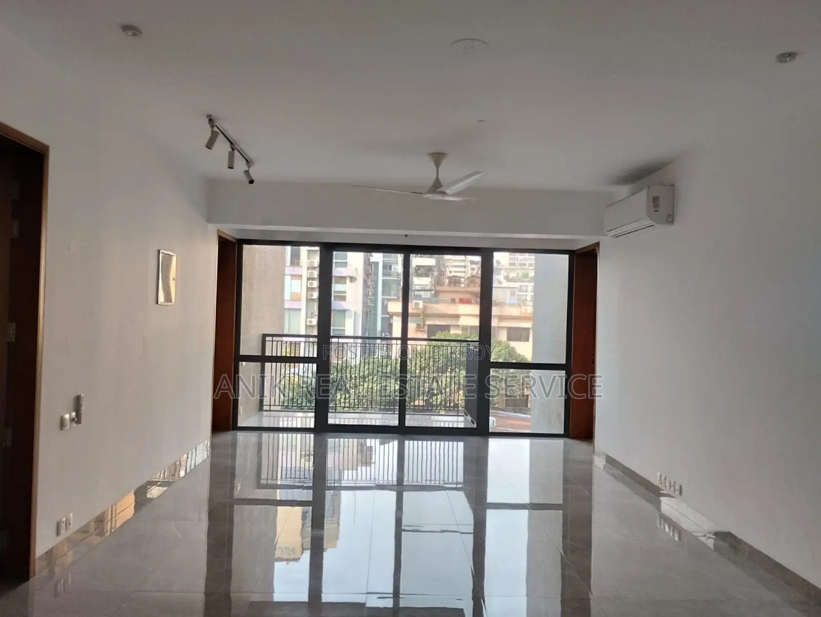Modern 4 Bedroom Semi Farnised Flat Rent At Banani in Banani