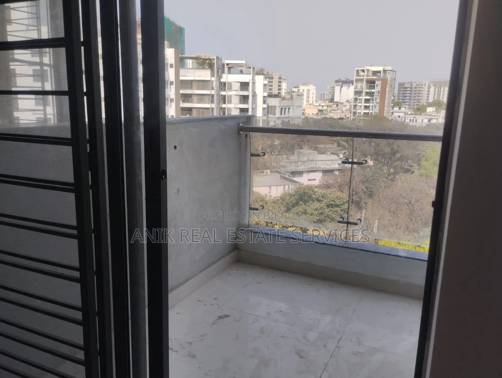 Brand New 3500 Sft Un Farnised Flat Rent At Banani in Banani
