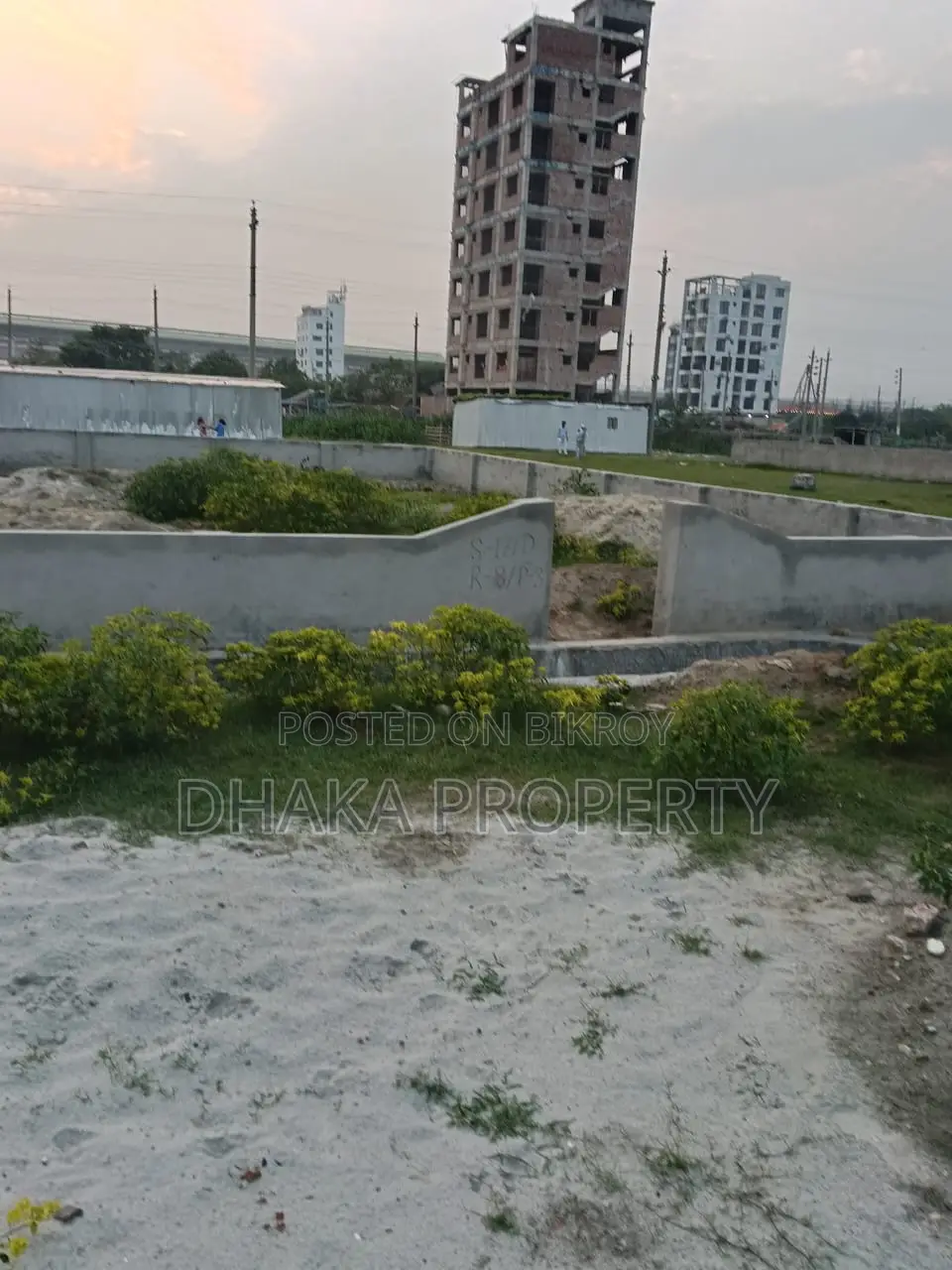 60ft Rd 3 Katha Park View East at Sector-16/H in Uttara