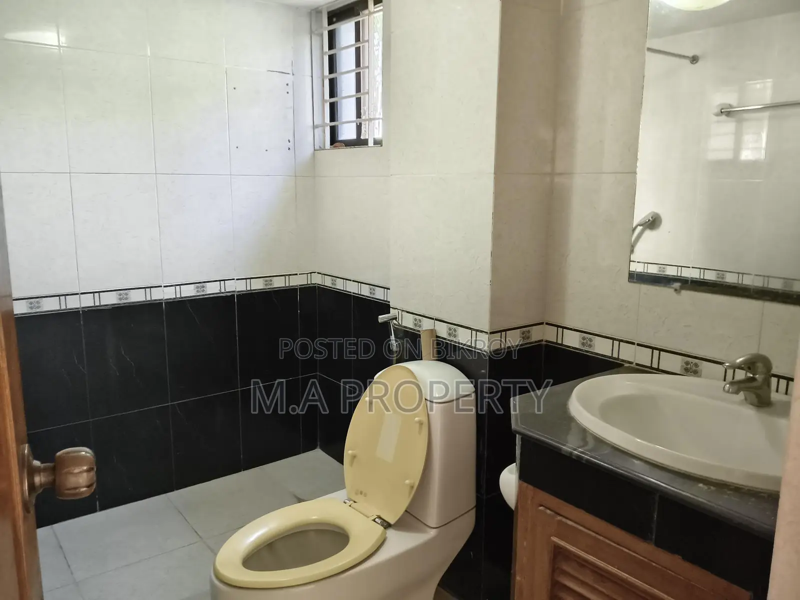 Rent Apartment 3-Bed, 2-Carpark, 3000sqft in Gulshan