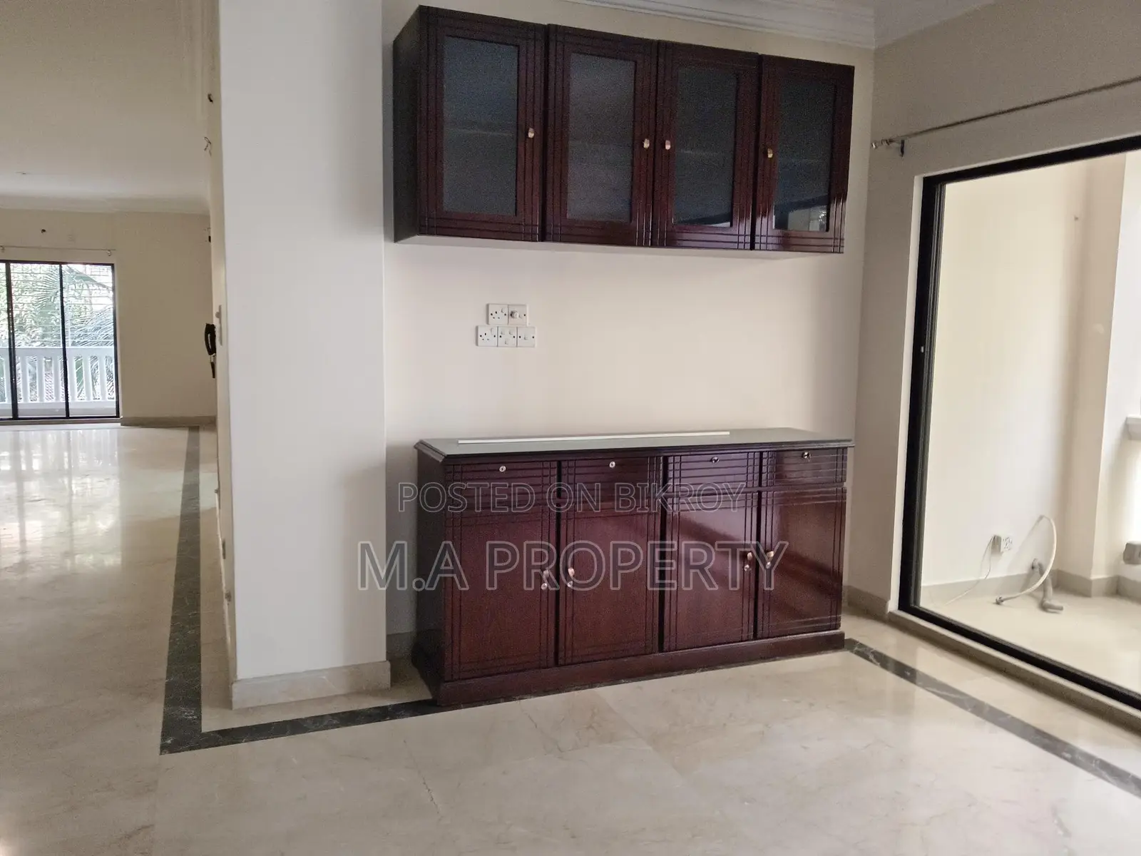 Rent Apartment 3-Bed, 2-Carpark, 3000sqft in Gulshan