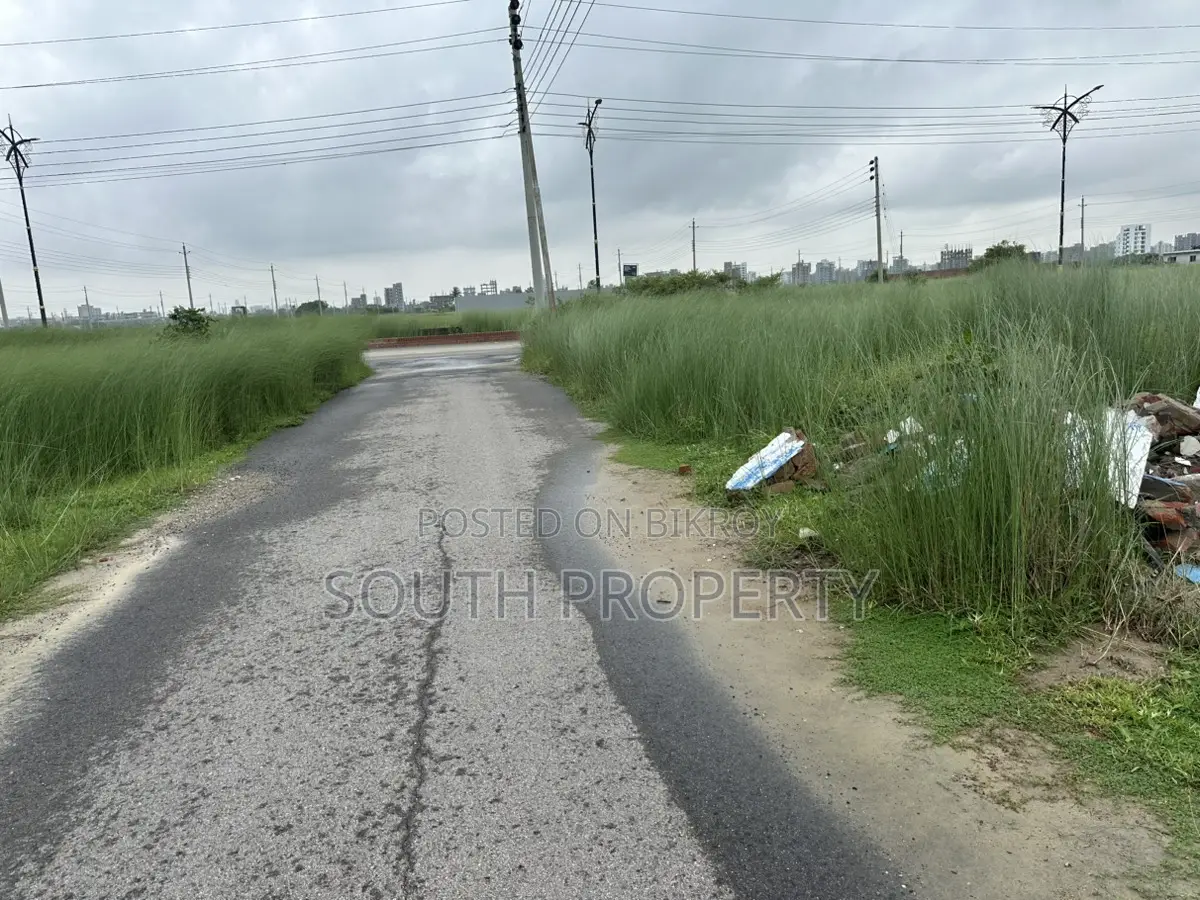 P-Block, 3-Katha, Near Sports Complex, Bashundhara R/A in Basundhara