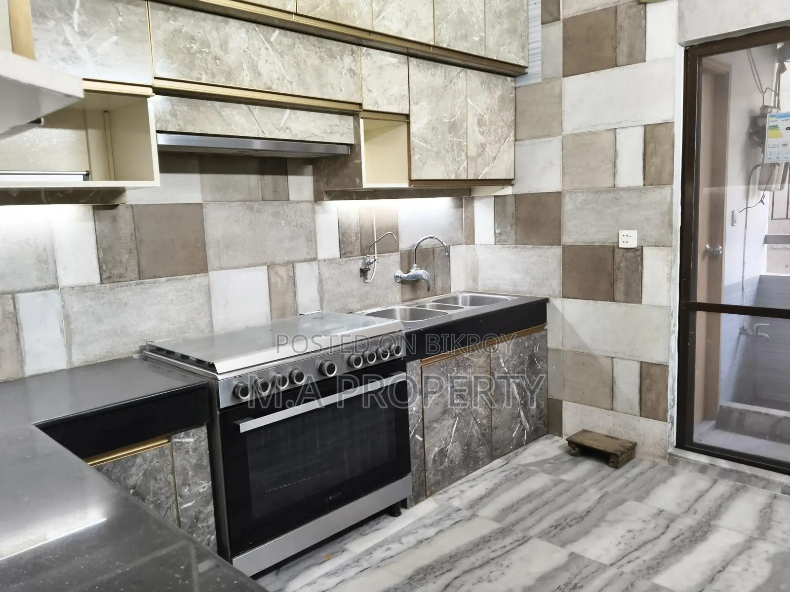Rent Gulshan North Fully furnish Apartment 3-Bed in Gulshan