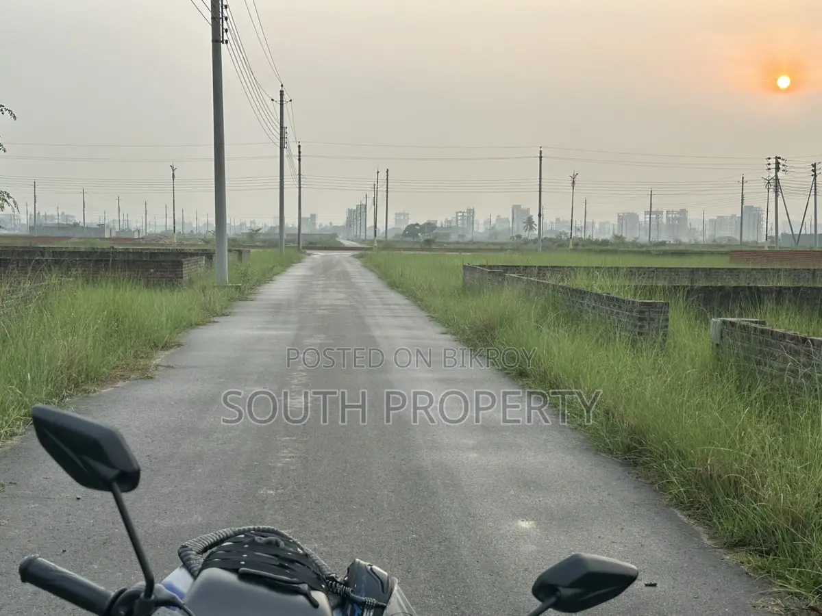 Block-N, (3+3)=6 Katha, North-Face, Bashundhara R/A in Basundhara