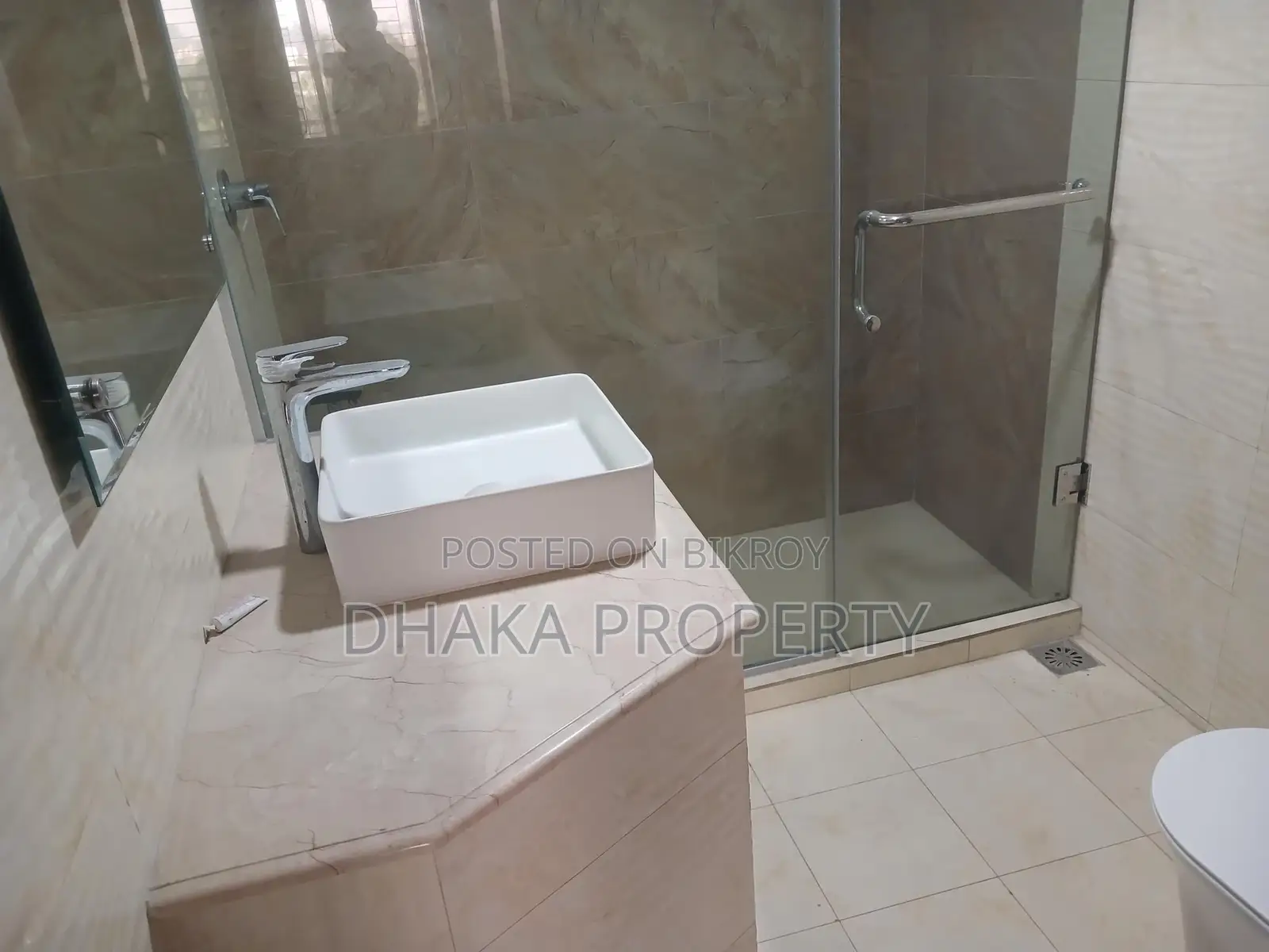 4 Bedroom Semi Furnished 2 Parking Flat Rent at Baridhara Diplomatic Zone in Baridhara