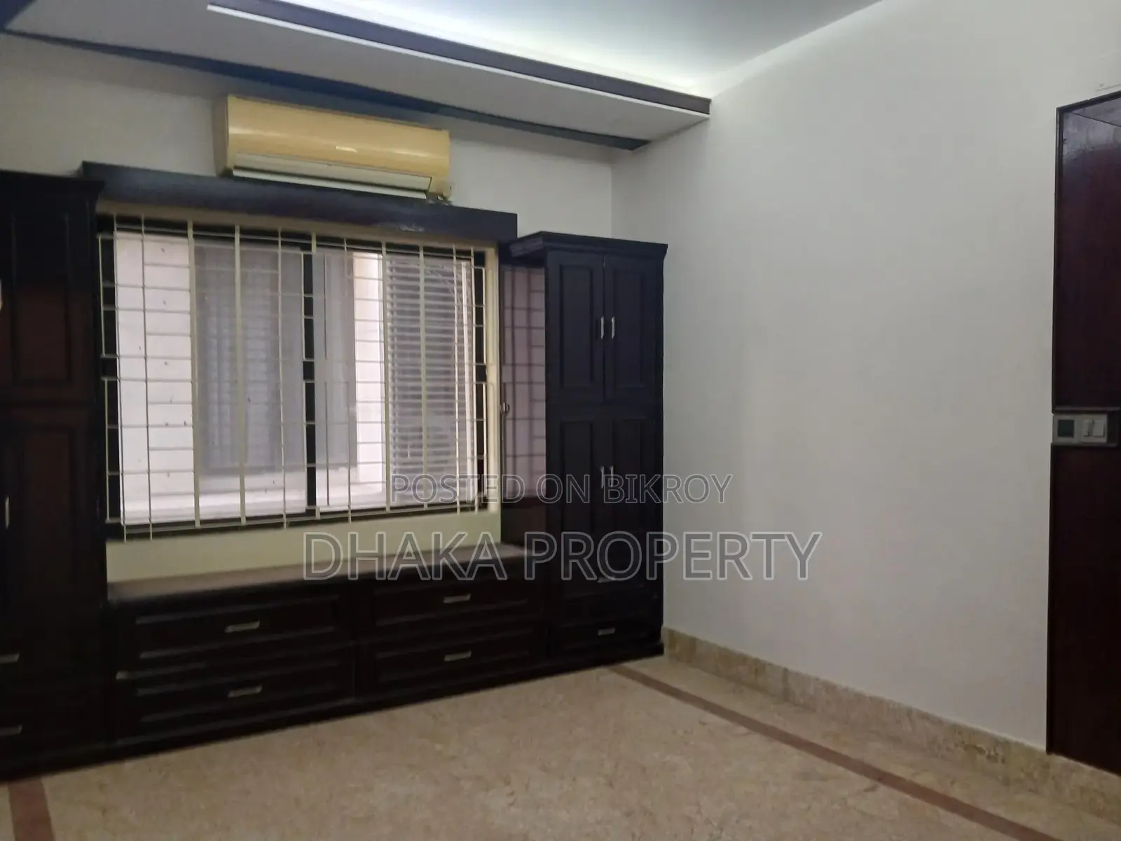 4 Bedroom Semi Furnished 2 Parking Flat Rent at Baridhara Diplomatic Zone in Baridhara