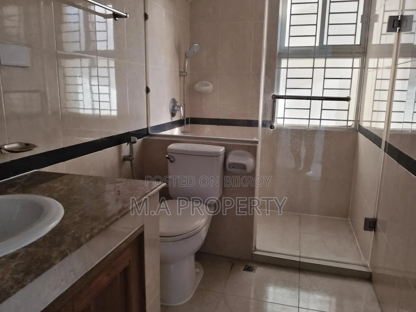 Rent Apartment 4-Bed 4th floor 2-Carpark Gulshan-2 in Gulshan
