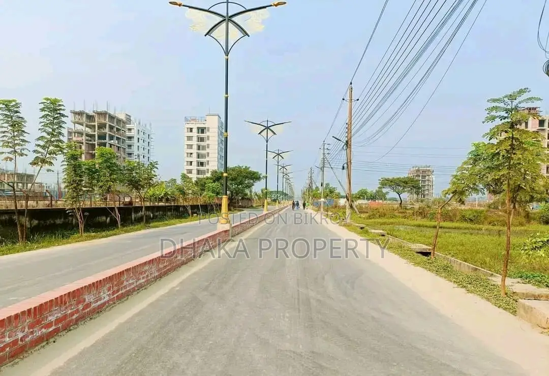 Nearby 300ft 7.5 Katha Park East-Sector-13 in Purbachal