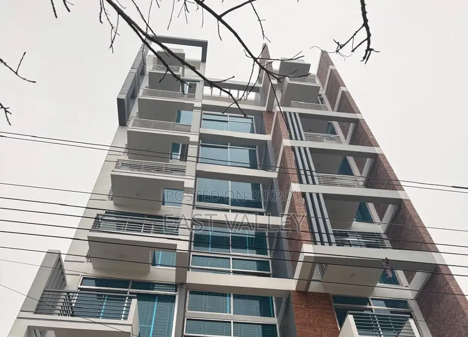 L block almost ready flat for sale in Bashundhara R/A in Basundhara