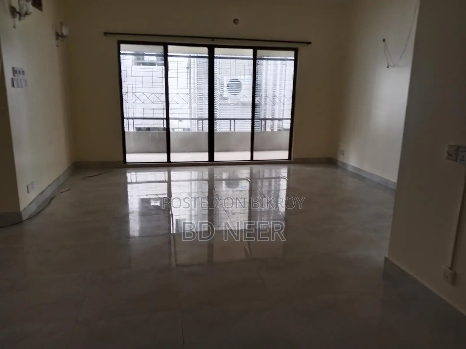 pretty looking 2400 sft 3 Bed room apt rent in banani South in Banani
