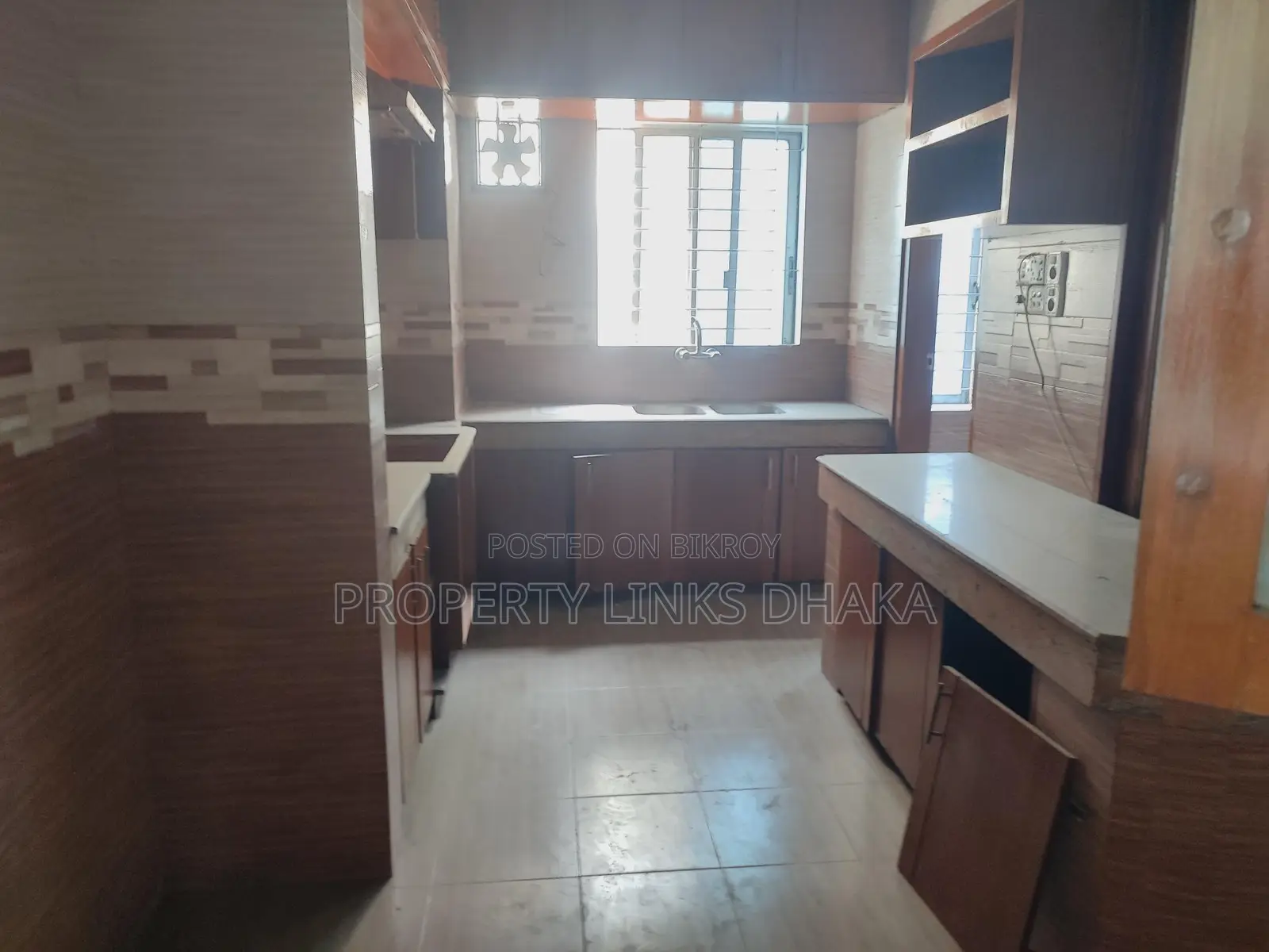 Semi-furnished office space for rent in Baridhara