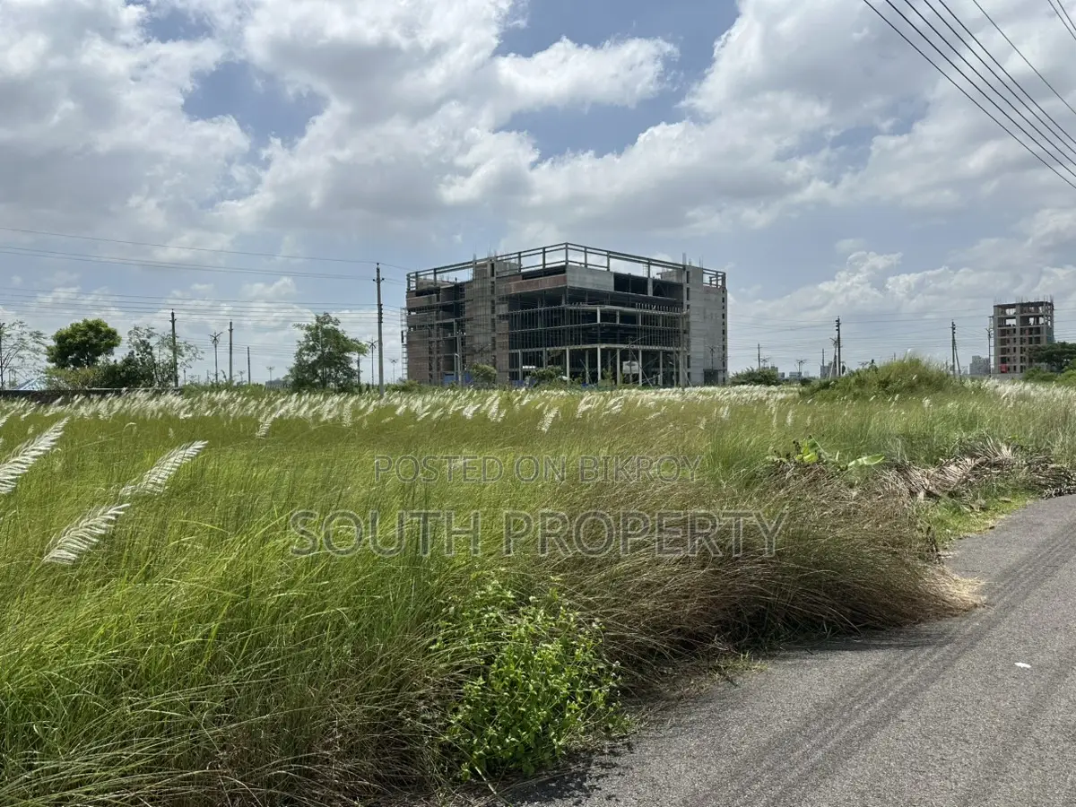 Block-P, 3-Katha, Near Sports Complex, Bashundhara R/A in Basundhara