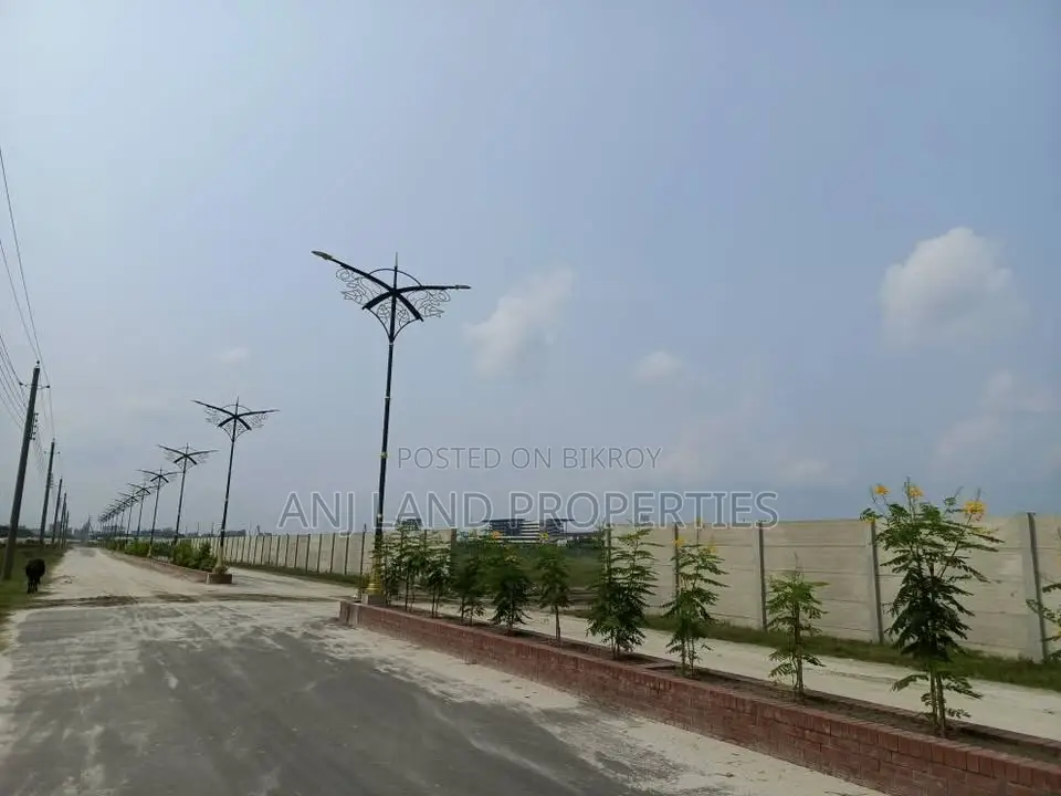 L-Block 1700 Serial 3+3=6 Katha South Face plot Sale in Basundhara