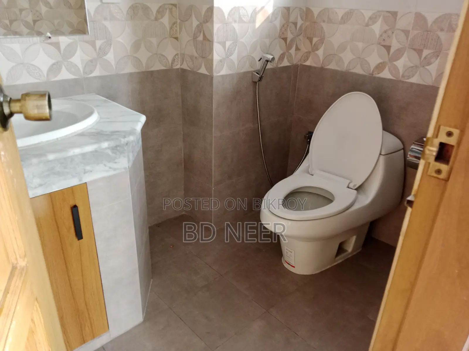 Pretty Looking 3 Bed Room Apt Rent In Gulshan 2 North Side in Gulshan