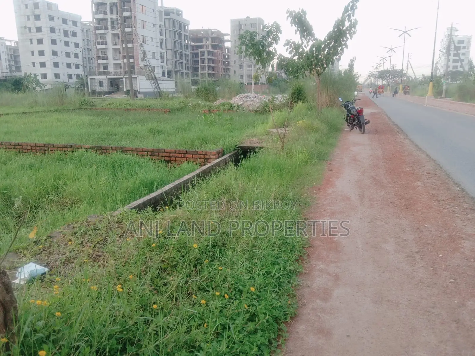 Urgent 3-Katha South-Facing Plot Sale in L-Block in Basundhara