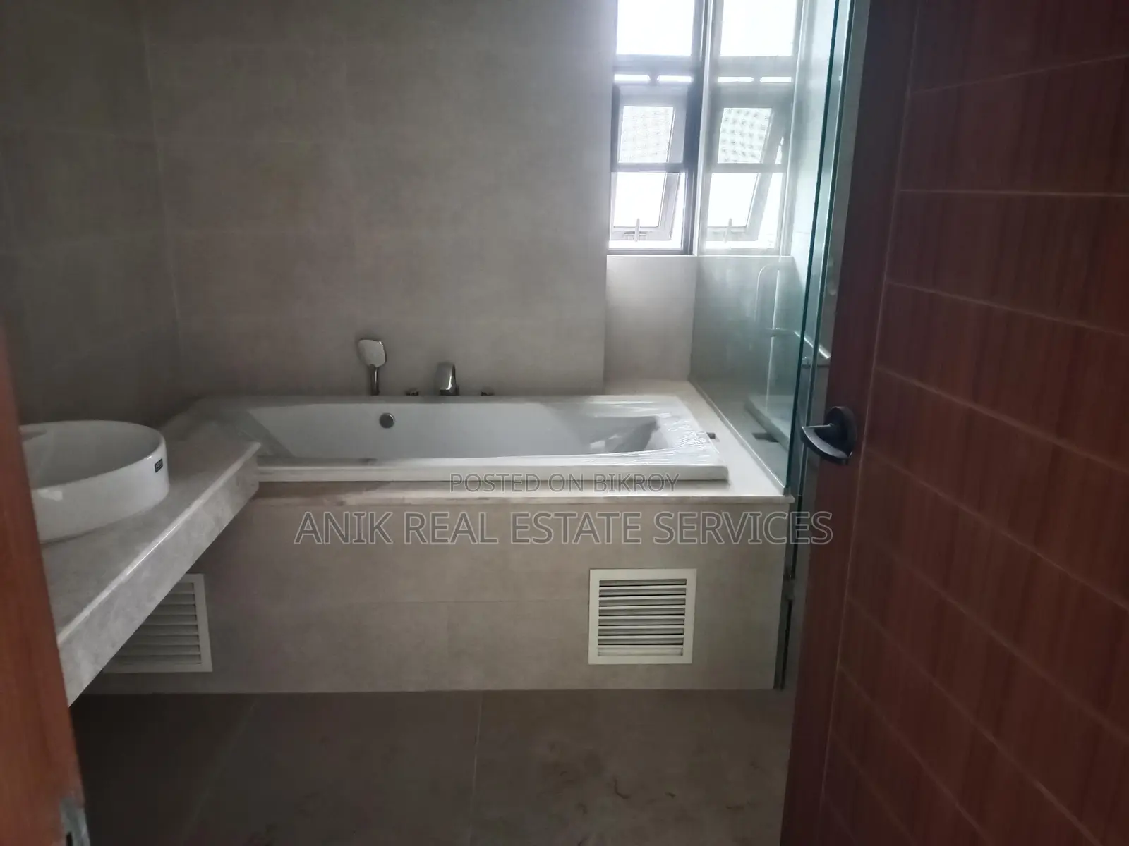 Good Quality 4500 Sft Un Farnised Flat Rent At Gulshan 2 in Gulshan