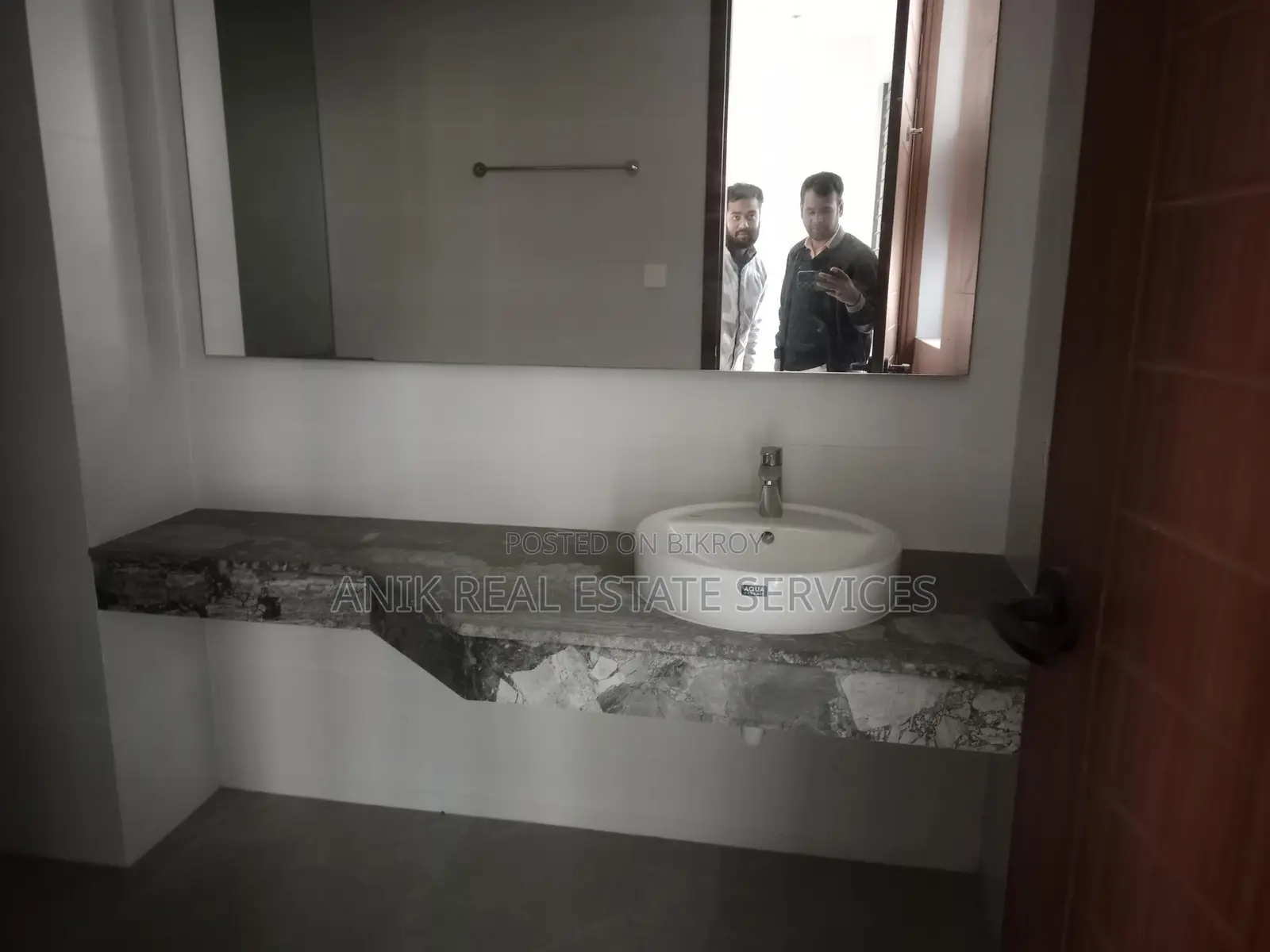 Good Quality 4500 Sft Un Farnised Flat Rent At Gulshan 2 in Gulshan