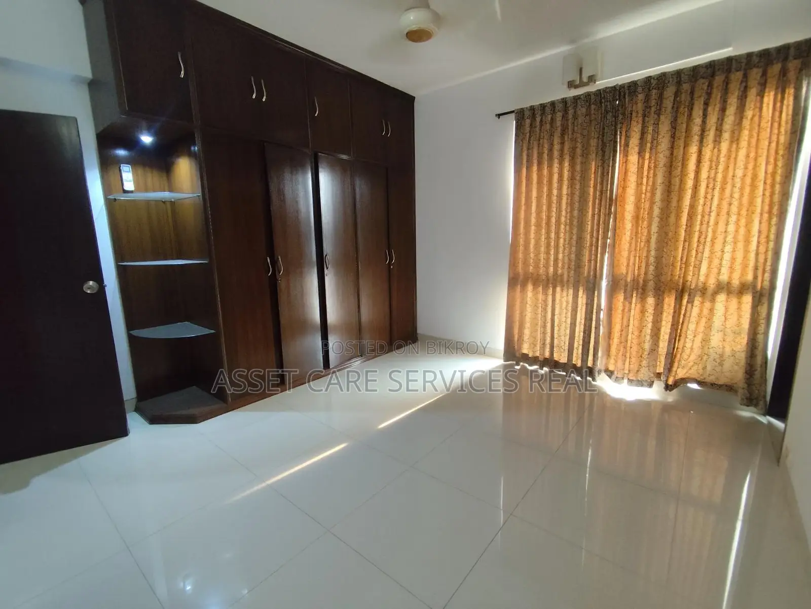 Baridhara Diplomatic Zone 3-Bed Semi-Furnished Apartment Rent in Baridhara