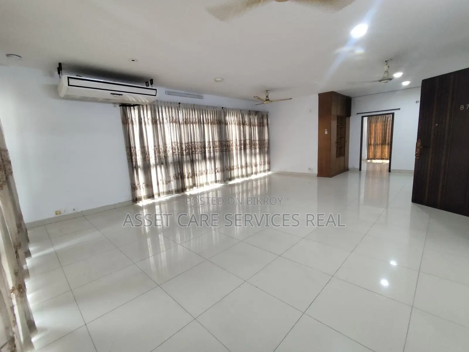 Baridhara Diplomatic Zone 3-Bed Semi-Furnished Apartment Rent in Baridhara
