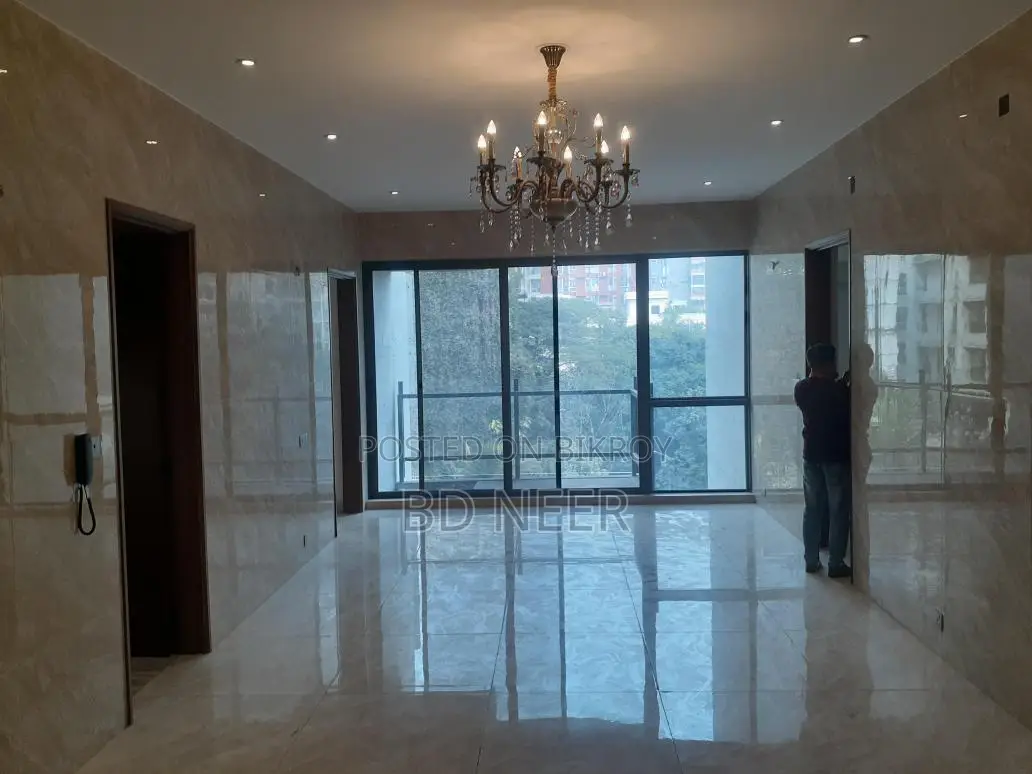 Resident Buildings 3000 Sq Ft Office Space Rent in Gulshan-1 in Gulshan