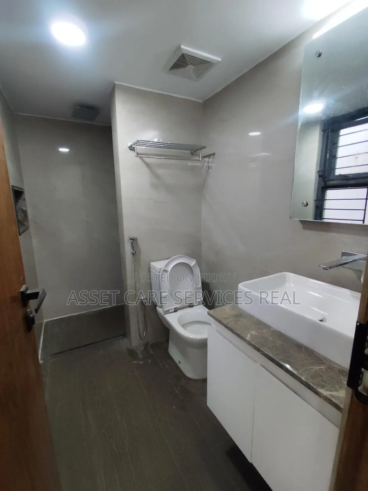 2950-Sqft Semi Furnished Office Space Rent In North Banani in Banani