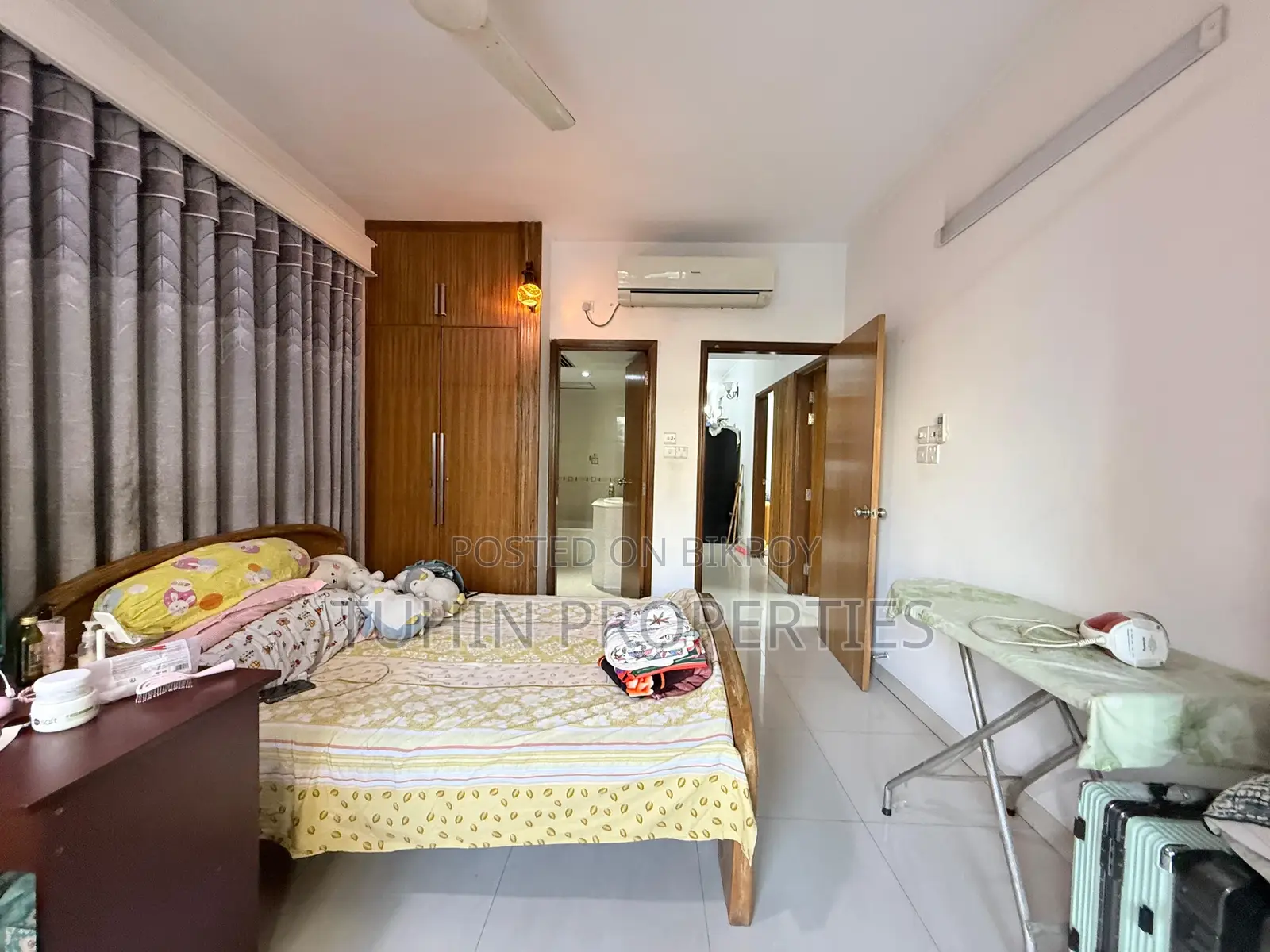 Used Ready Luxury 2000 Sft 3rd Floor Flat Sale at Iqbal Road Md. Pur. in Mohammadpur