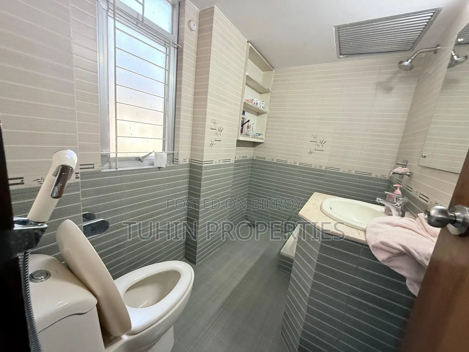 Used Ready Luxury 2000 Sft 3rd Floor Flat Sale at Iqbal Road Md. Pur. in Mohammadpur