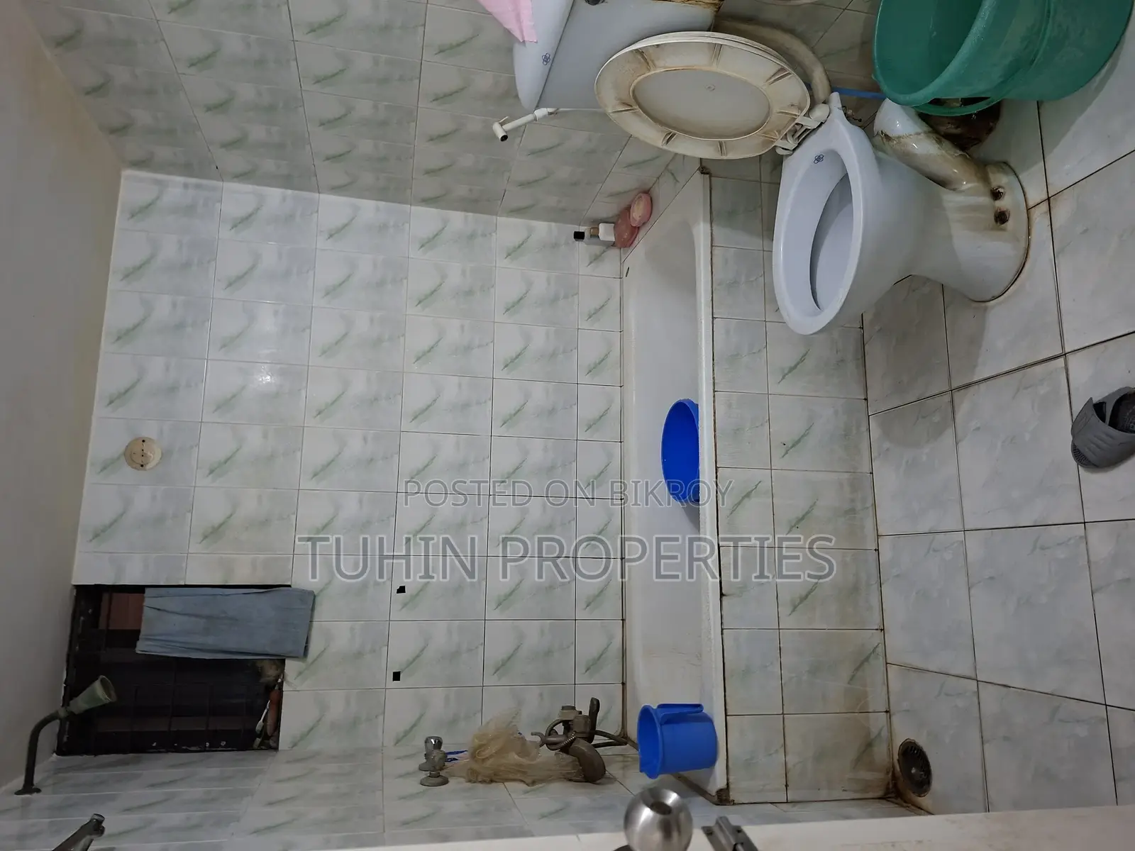 Used Ready Luxury 1850 Sft 4 Bed Room Flat Sale at Green Road in Dhanmondi