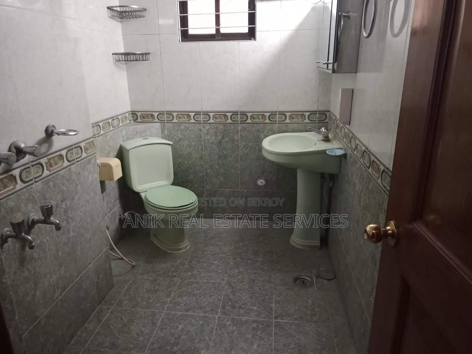 Wonderful 3 Bedroom Un Farnised Flat Rent In Gulshan 2 in Gulshan