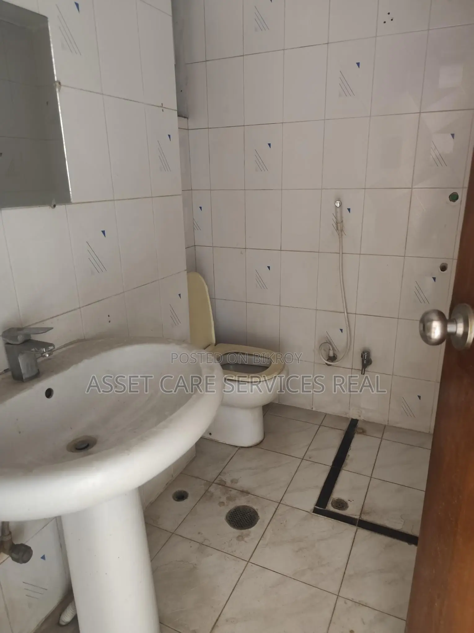 2100-Sqft Office Space for Rent in Baridhara Diplomatic Zone. in Baridhara