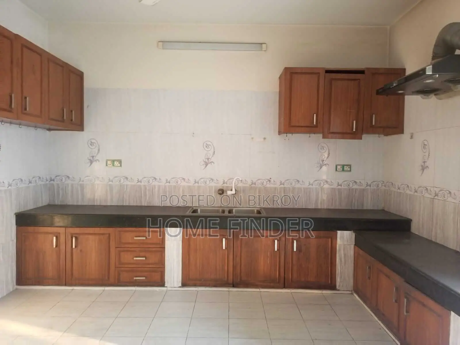 In Gulshan This Apartment Is Up For Rent Which 3000 Sq Ft in Gulshan