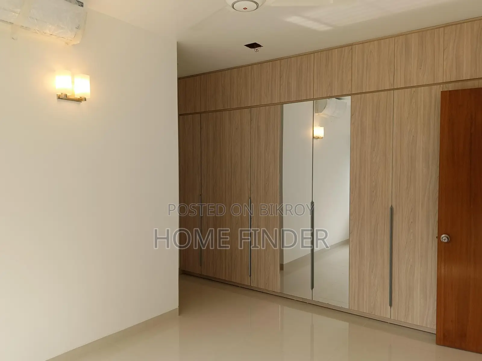 Semi Furnished (Gym & Pool) Apartment for Rent in Gulshan Diplomatic Zone in Gulshan