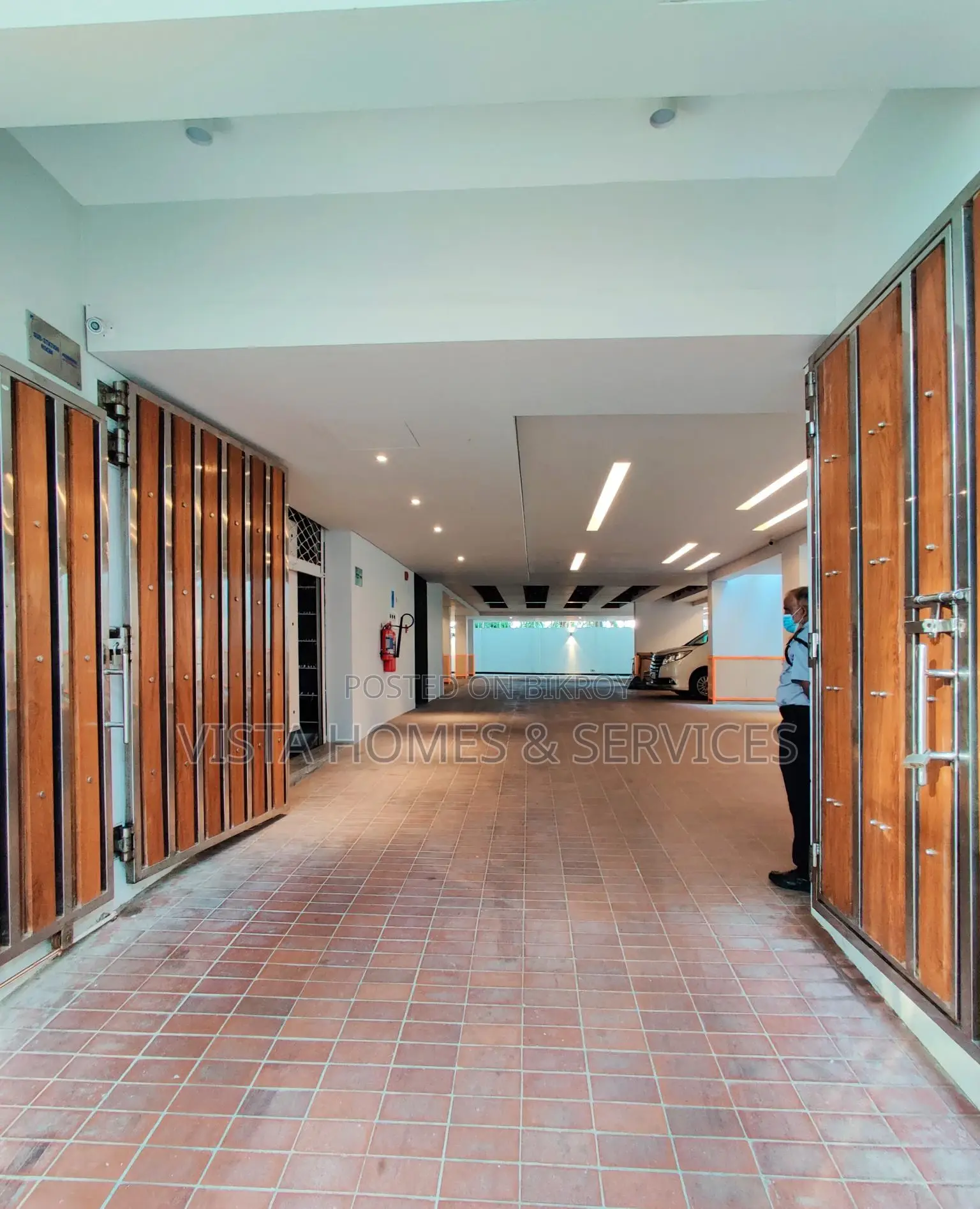 Fully Furnished Setup Commercial Floor Rent at Gulshan-1 in Gulshan