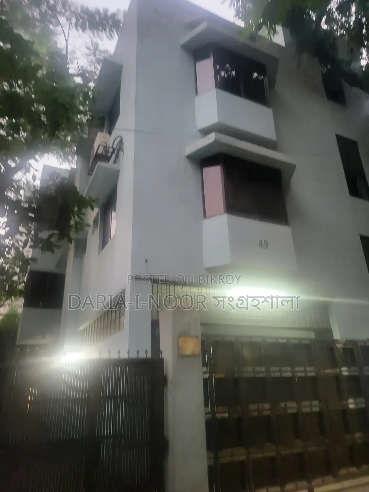 Old House with 10 Katha Land for Sale in Dhanmondi in Dhanmondi