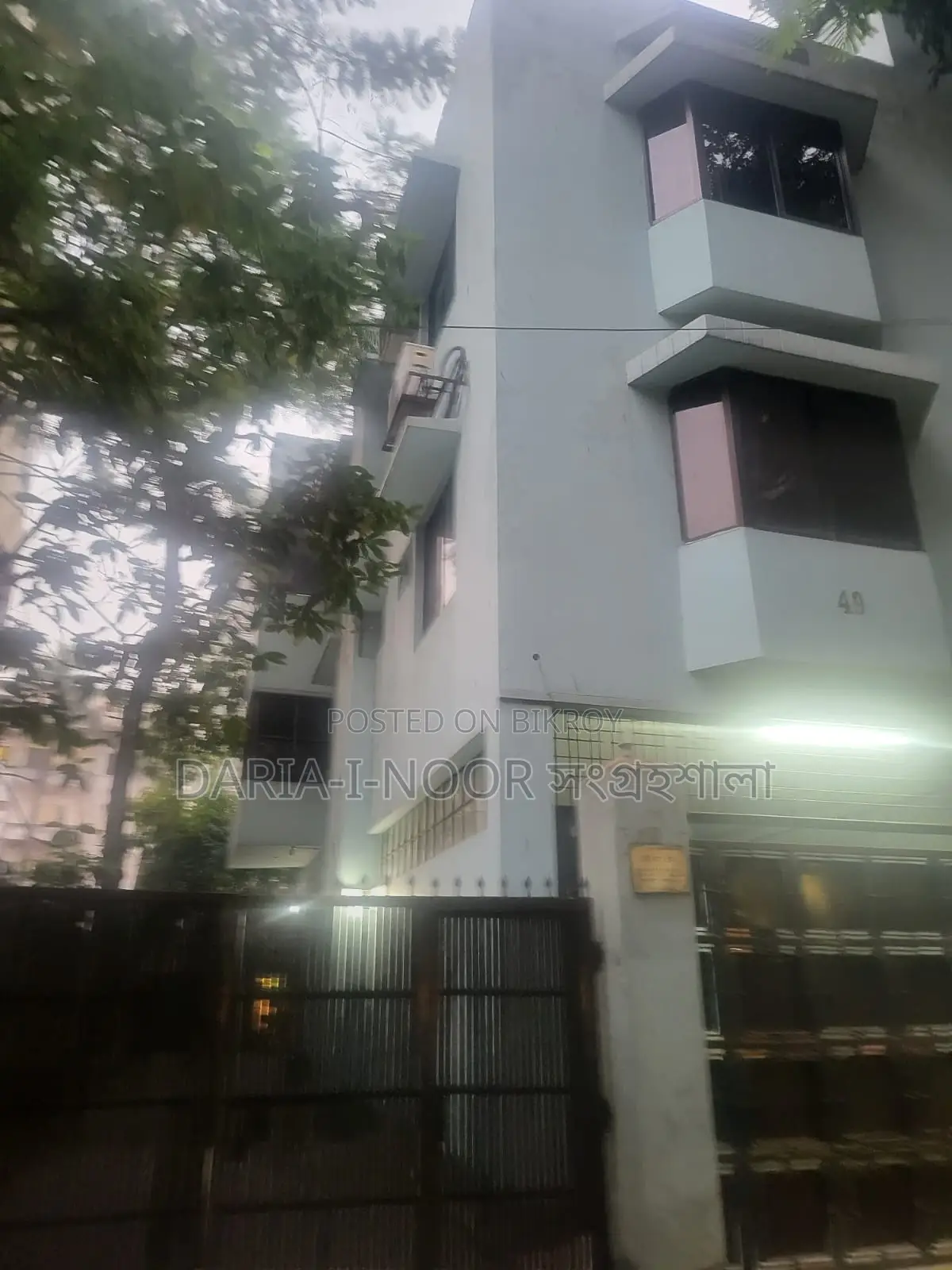 Old House with 10 Katha Land for Sale in Dhanmondi in Dhanmondi