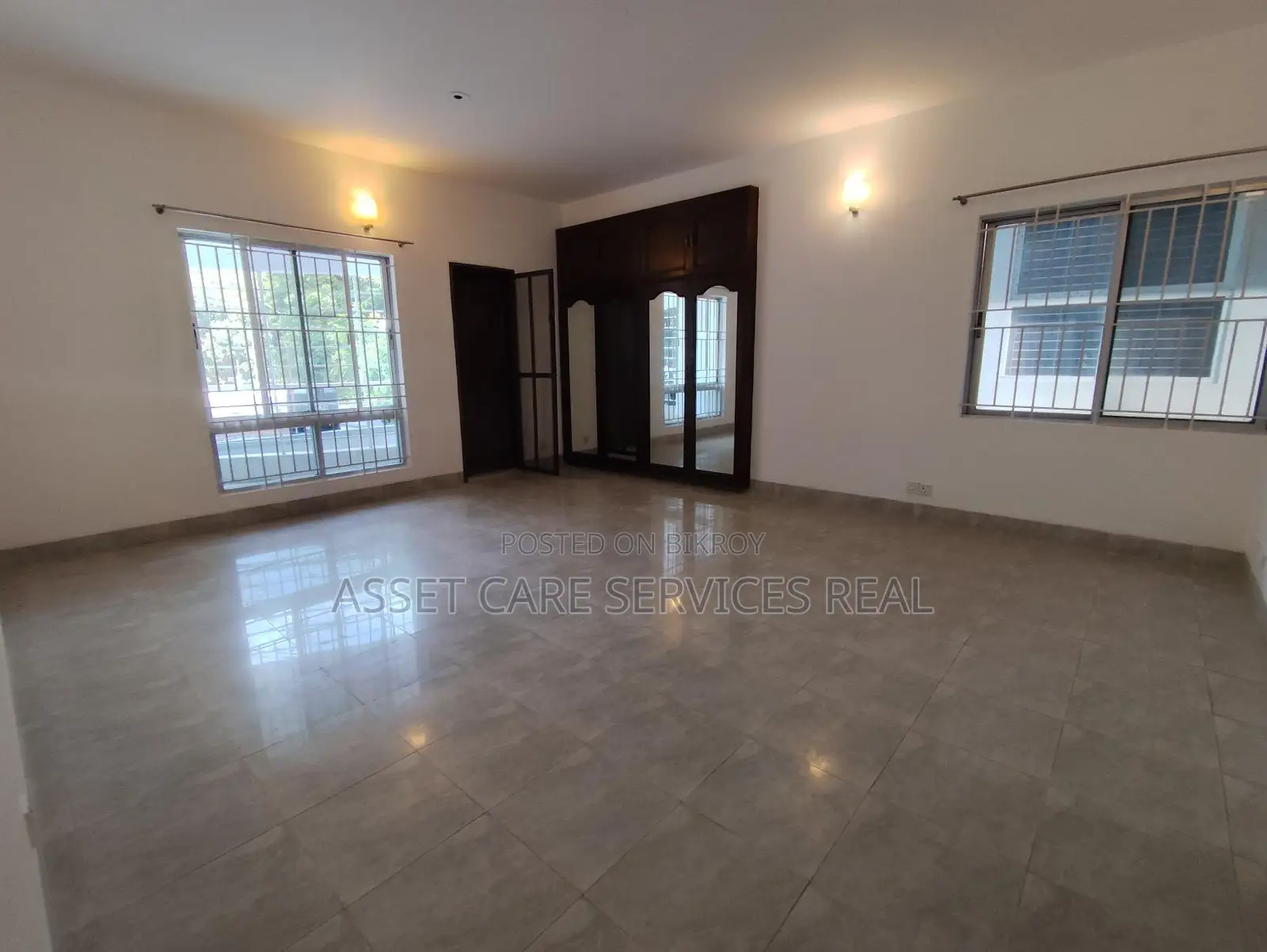 4Bed Un-Furnished 3710-Sqft Big Apartment Rent In Gulshan North in Gulshan