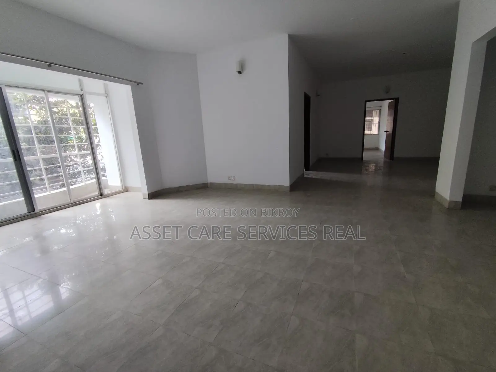 4Bed Un-Furnished 3710-Sqft Big Apartment Rent In Gulshan North in Gulshan