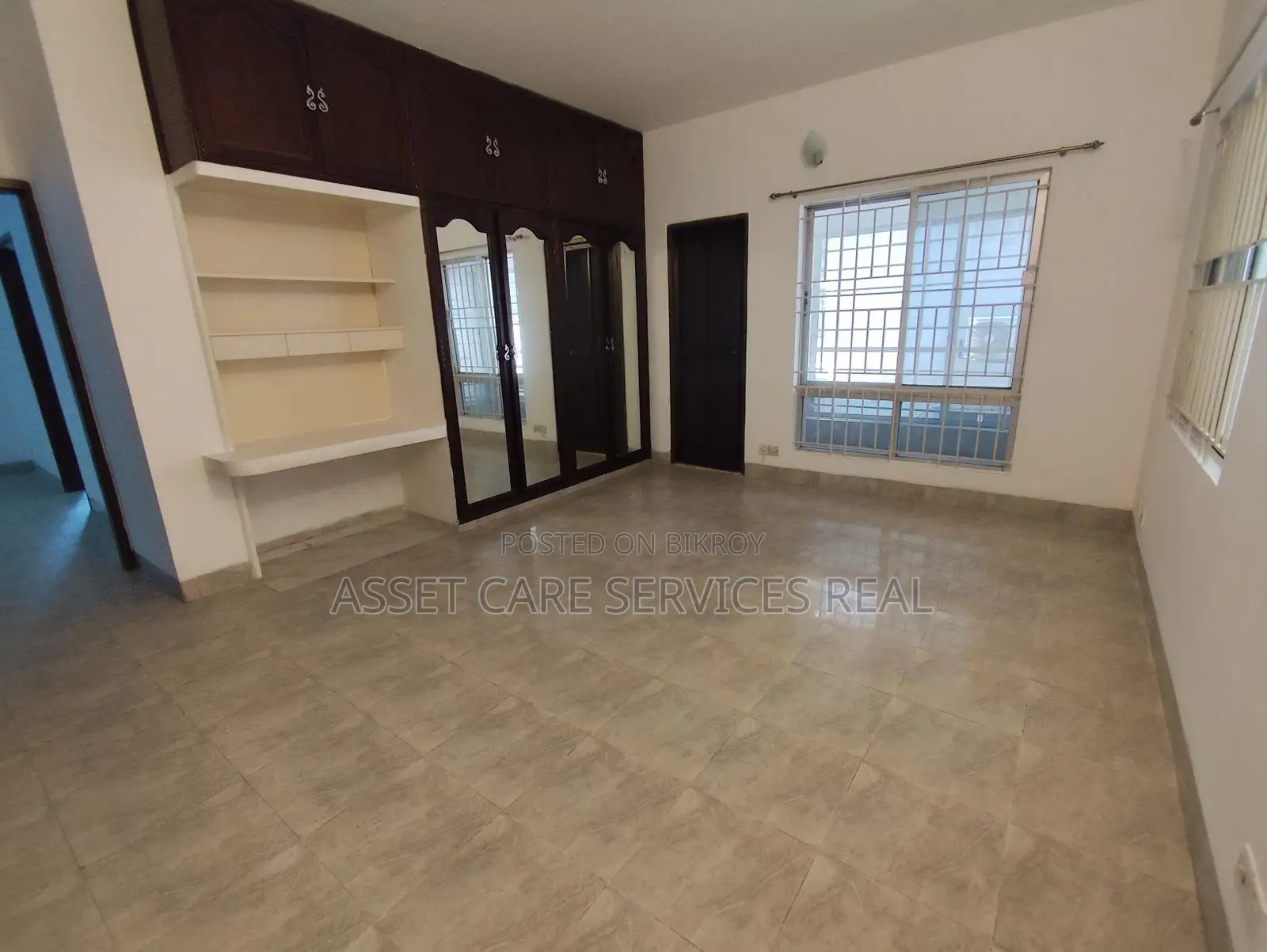 4Bed Un-Furnished 3710-Sqft Big Apartment Rent In Gulshan North in Gulshan